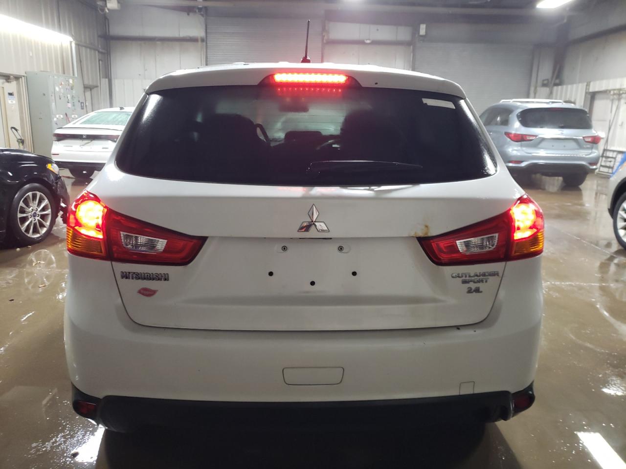 2015 Mitsubishi Outlander - Image 6