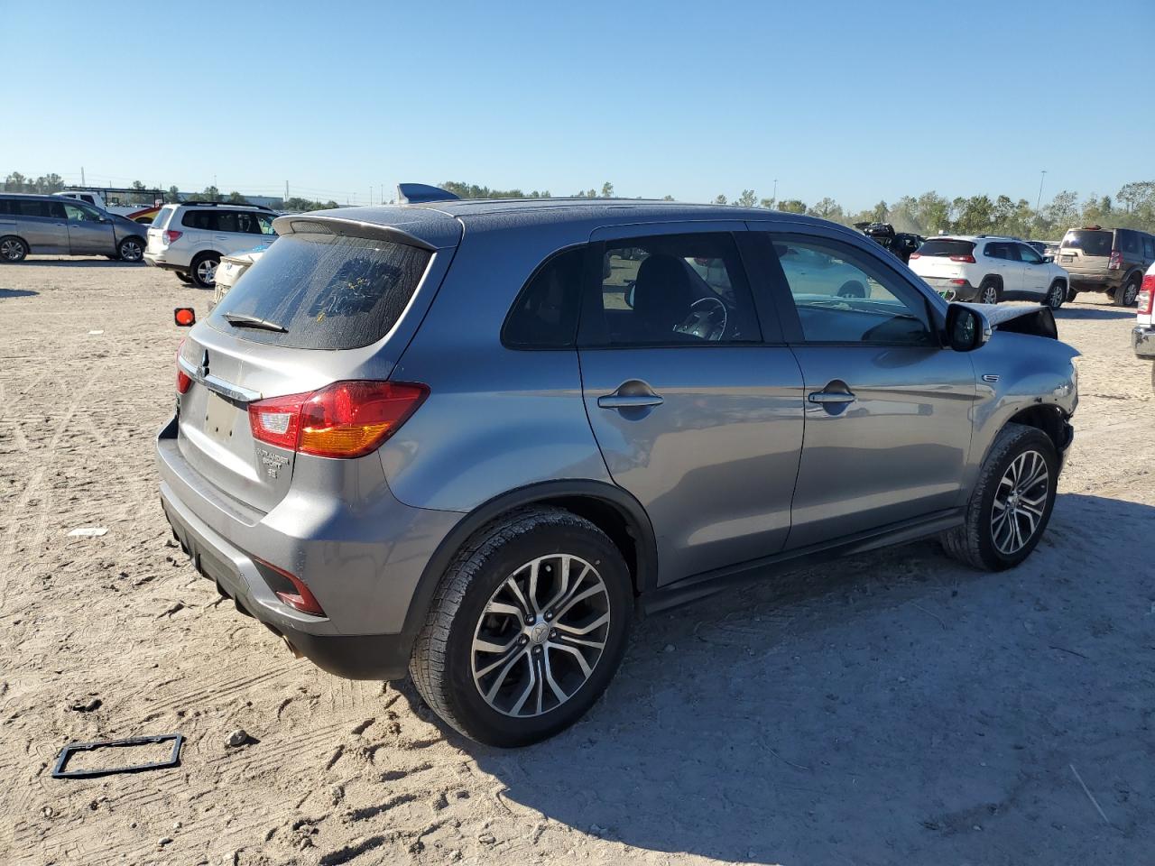2019 Mitsubishi Outlander - Image 3