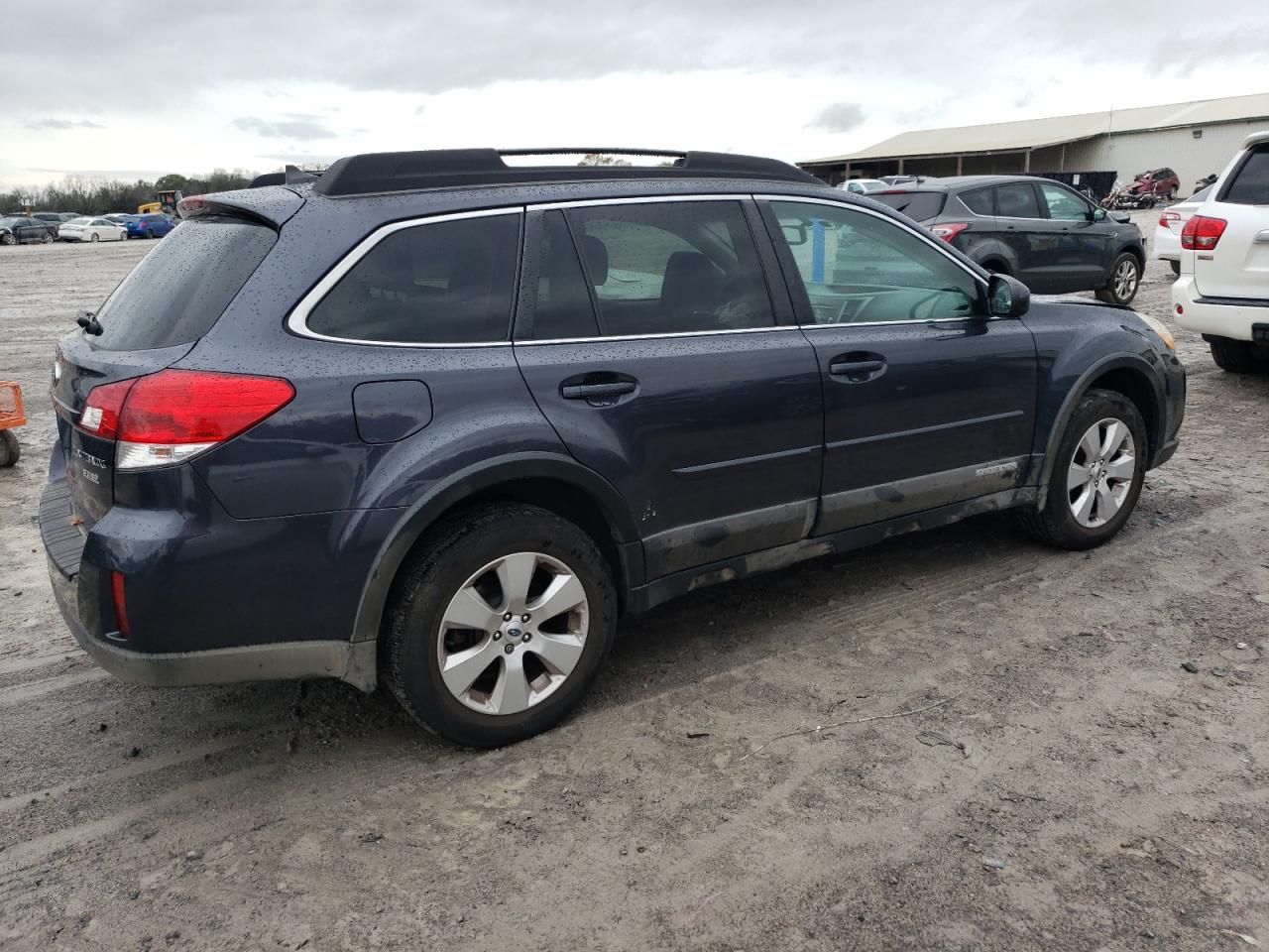 2011 Subaru Outback - Image 3