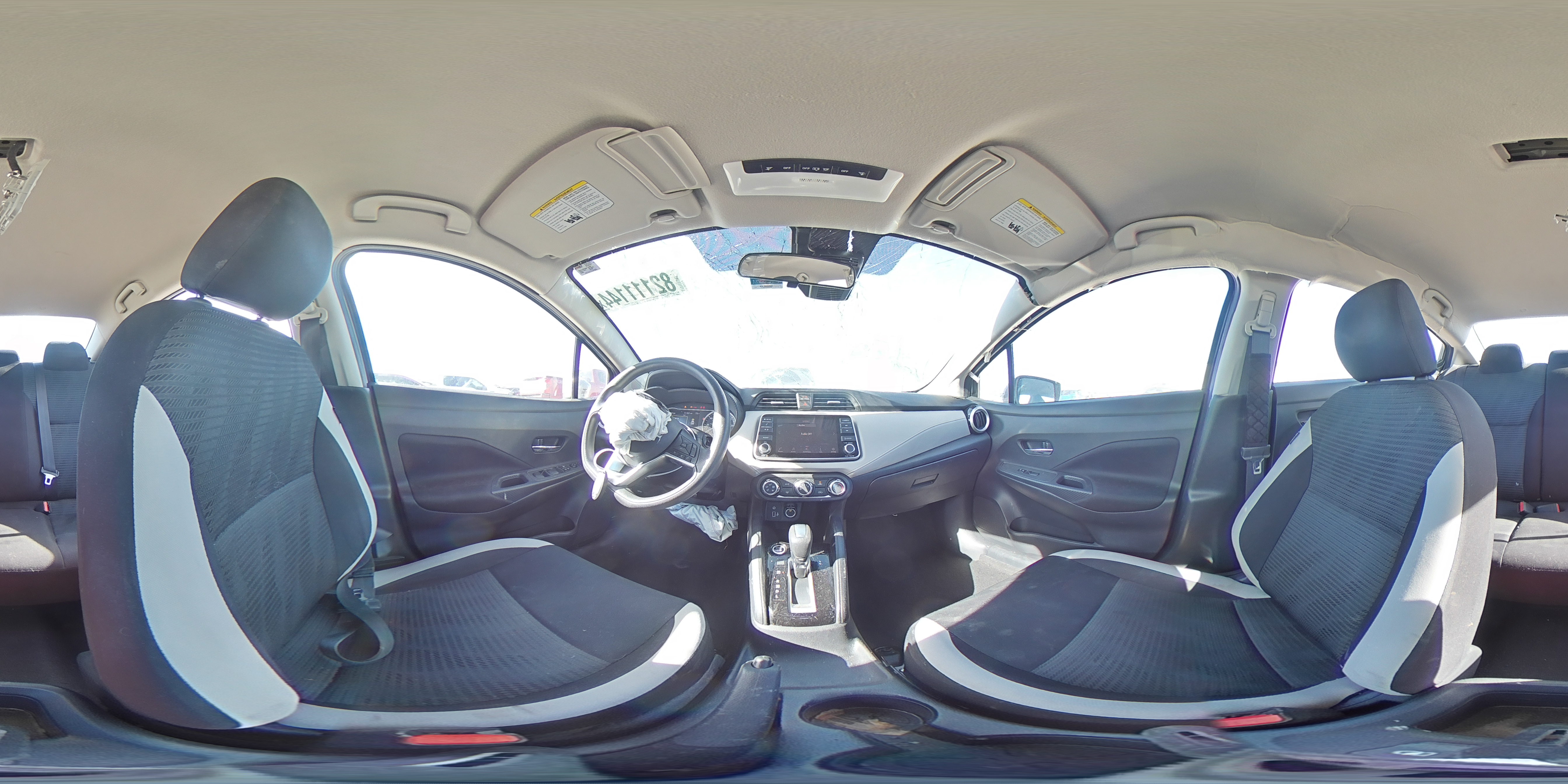 2021 Nissan Versa - Image 12