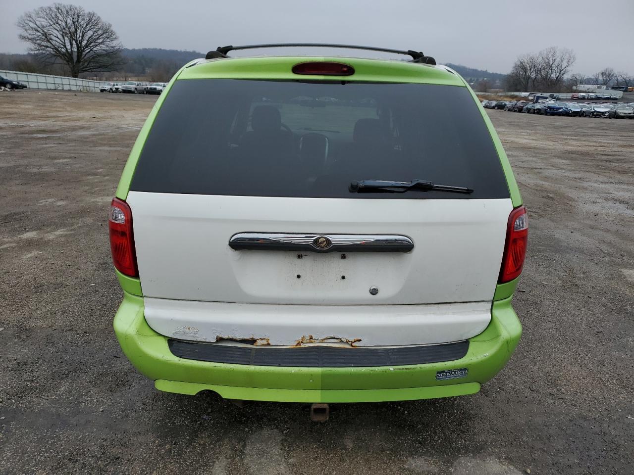 2007 Chrysler Town & Country - Image 6