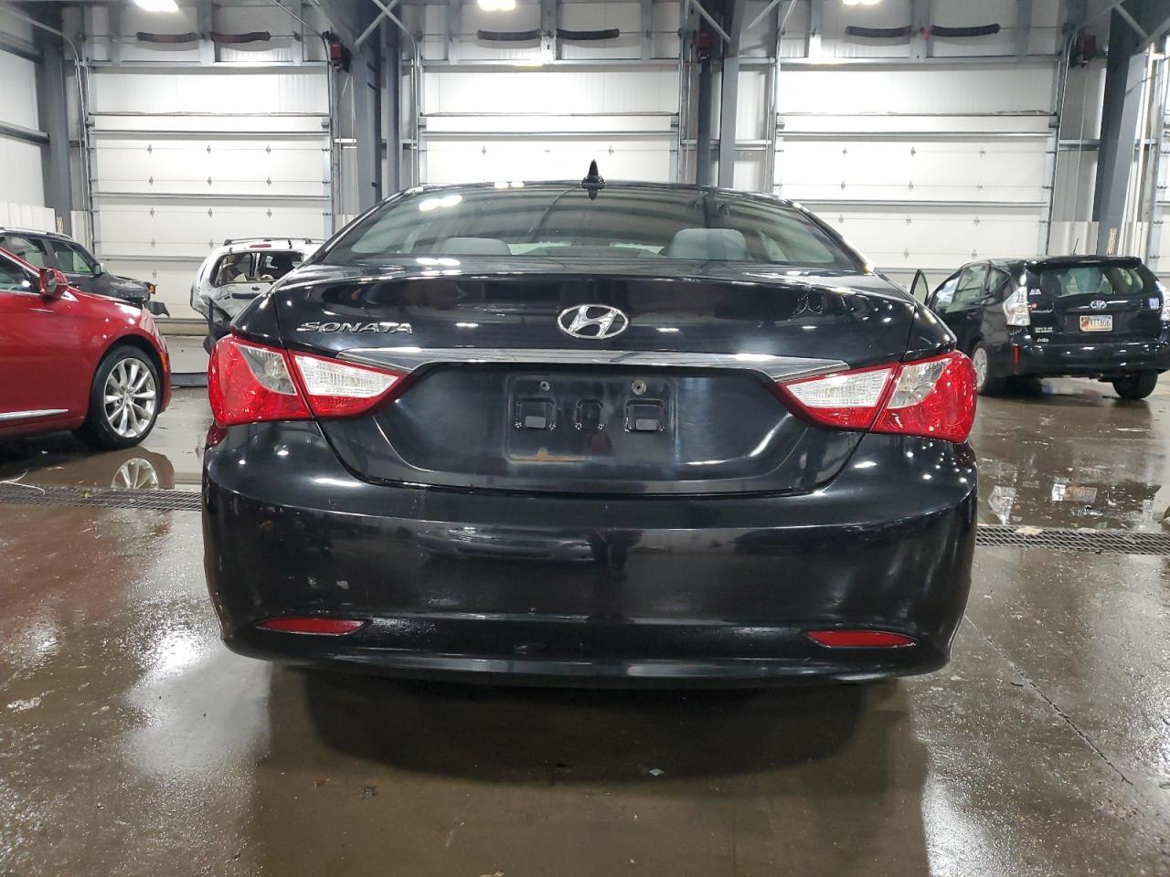 2011 Hyundai Sonata - Image 6
