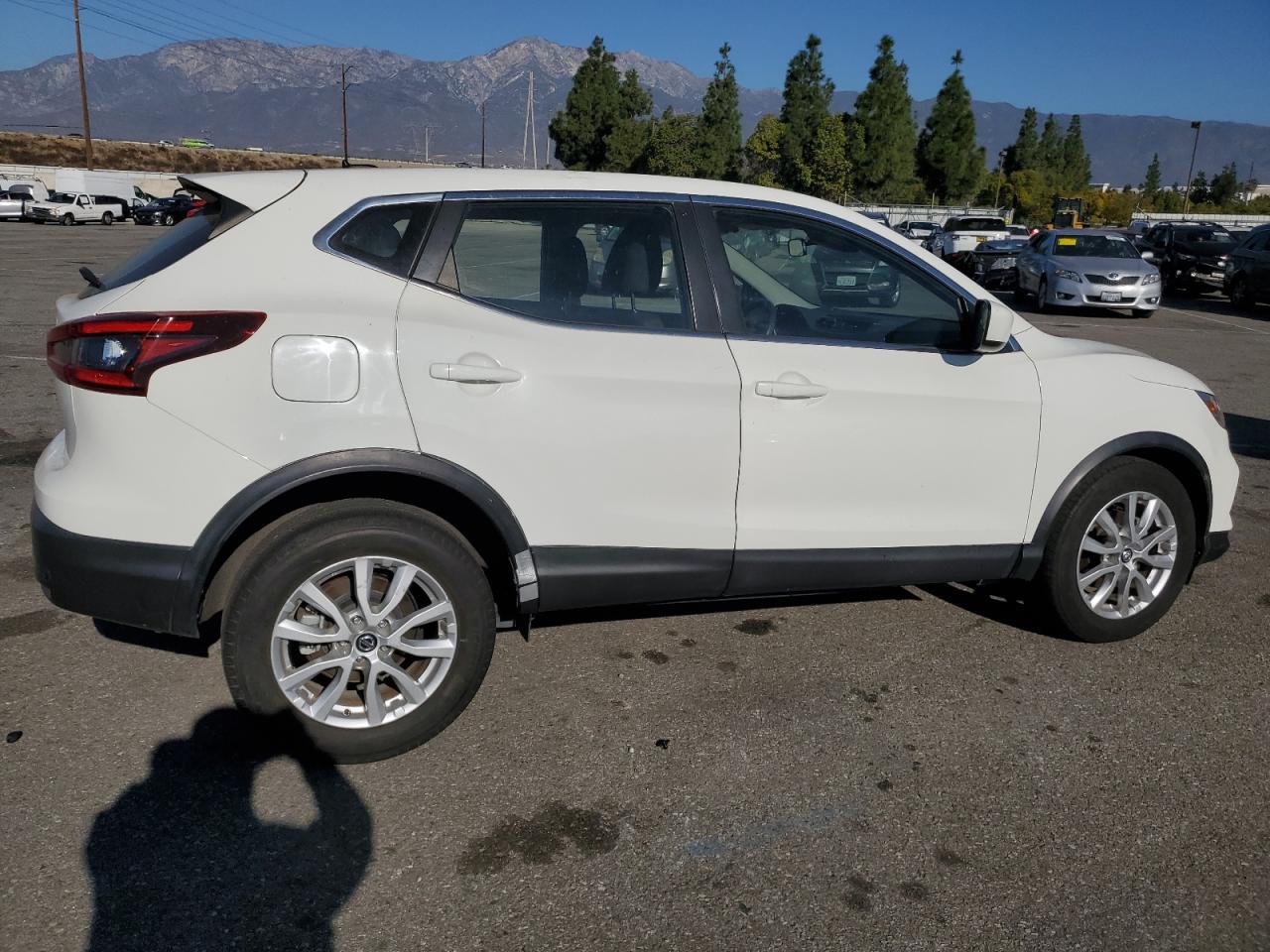 2021 Nissan Rogue - Image 3