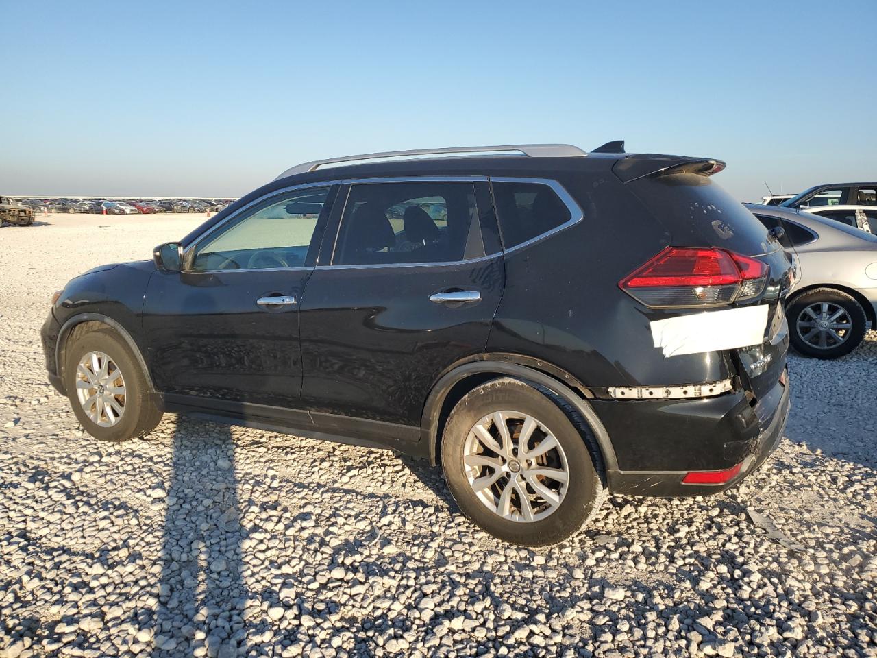 2017 Nissan Rogue - Image 2