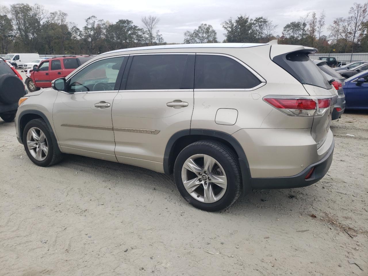 2016 Toyota Highlander - Image 2