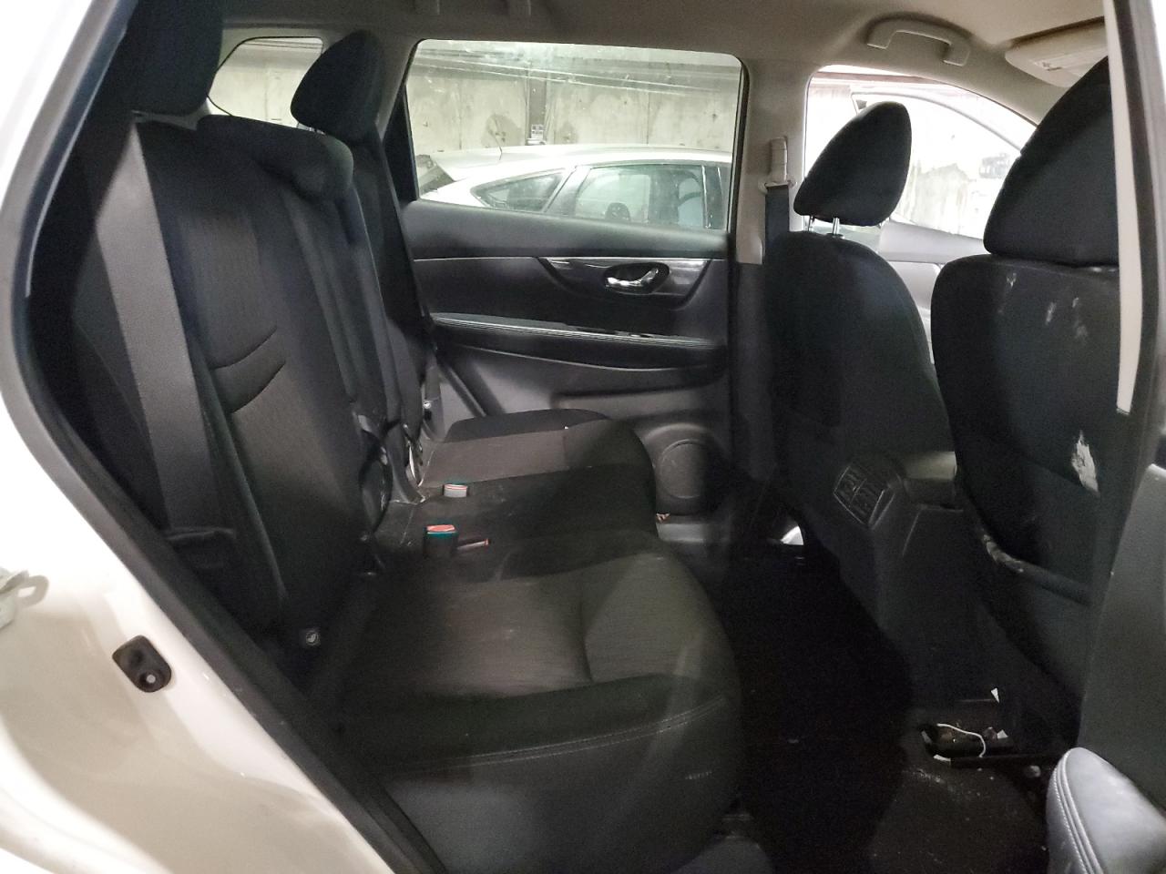 2017 Nissan Rogue - Image 12