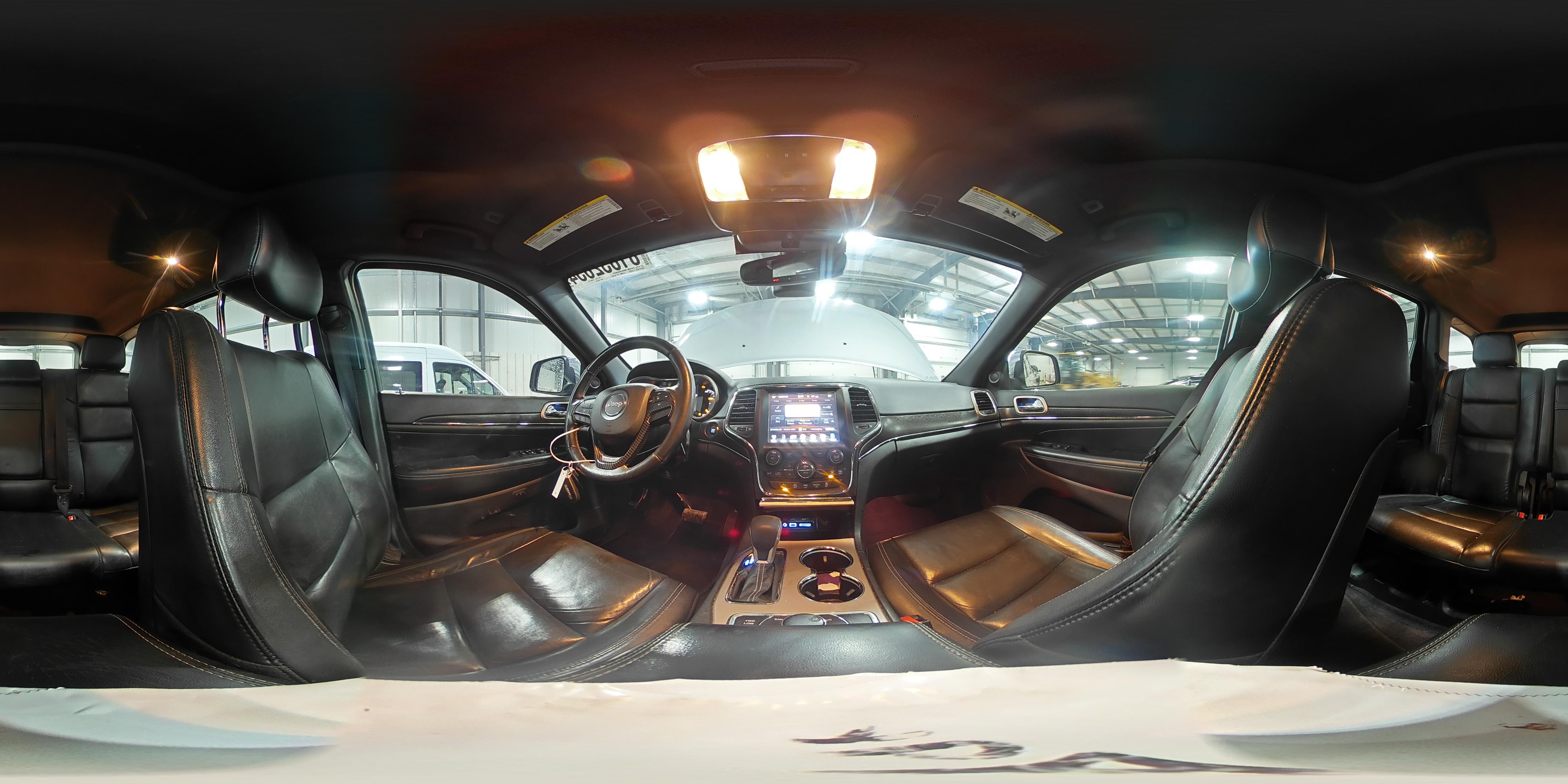 2017 Jeep Grand Cherokee - Image 16