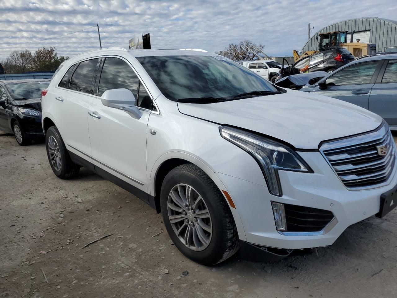 VIN 1GYKNDRS9HZ186242 2017 CADILLAC XT5 no.4