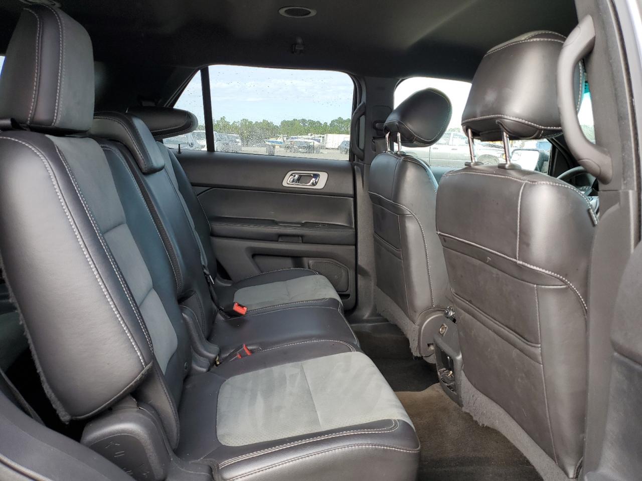 2015 Ford Explorer - Image 11