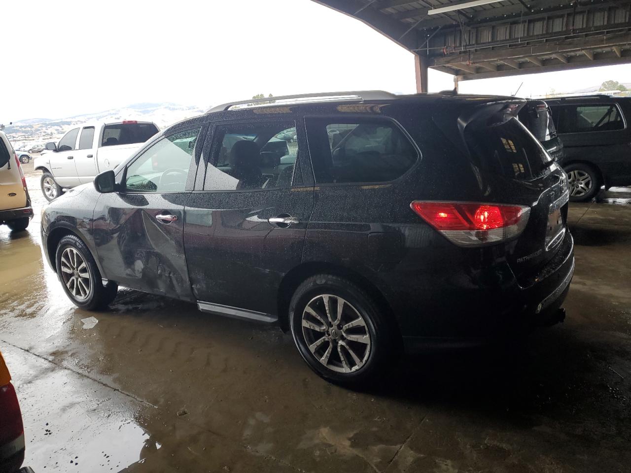 2015 Nissan Pathfinder - Image 2