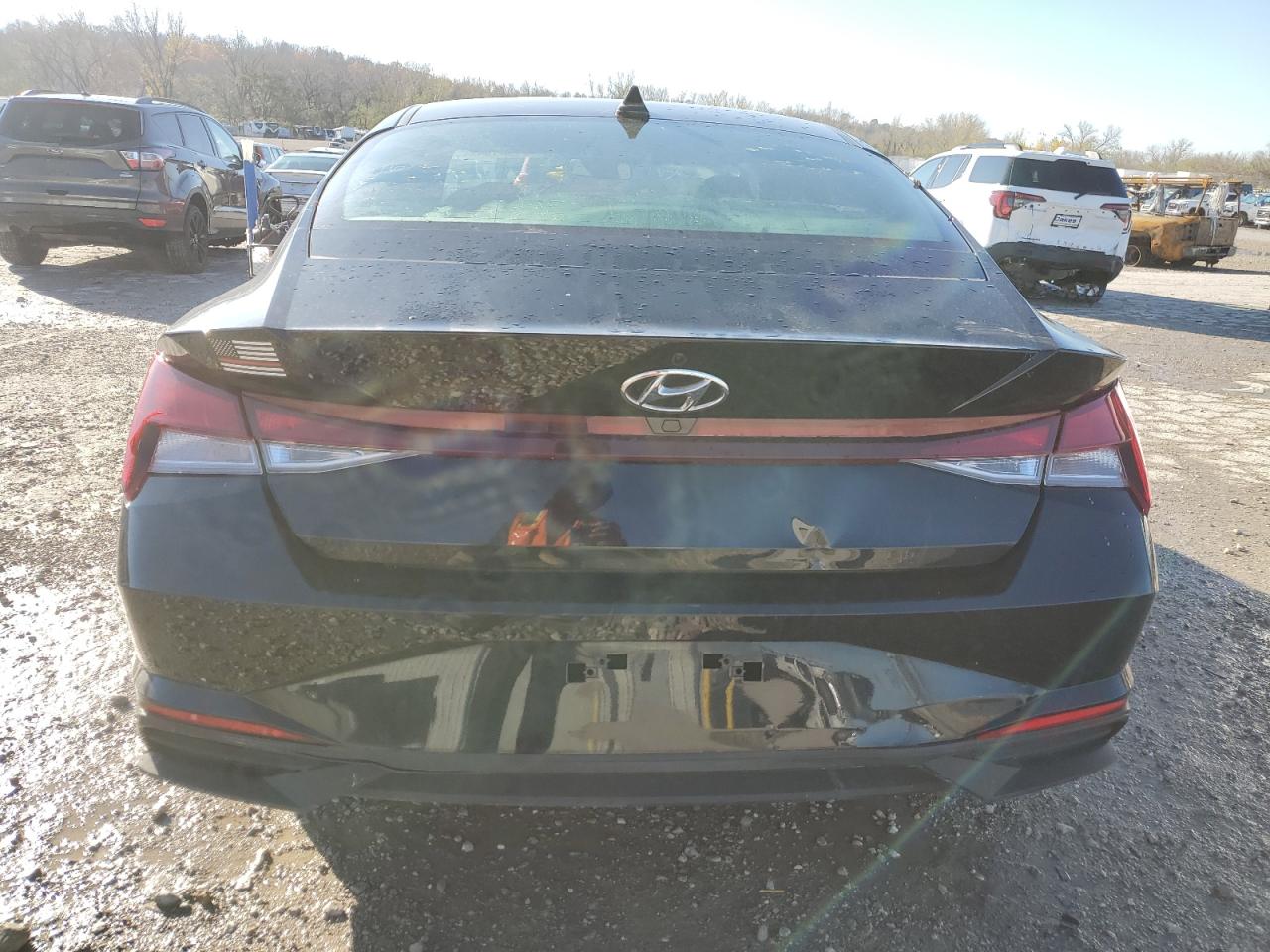 2022 Hyundai Elantra - Image 6