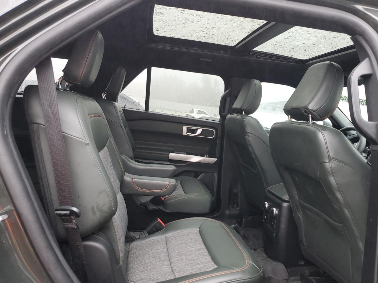 2022 Ford Explorer - Image 11