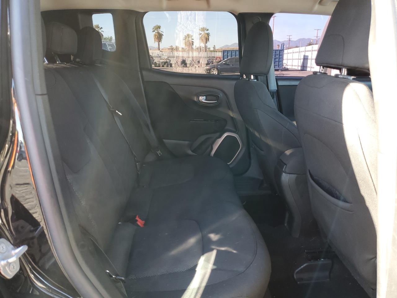 2017 Jeep Renegade - Image 10