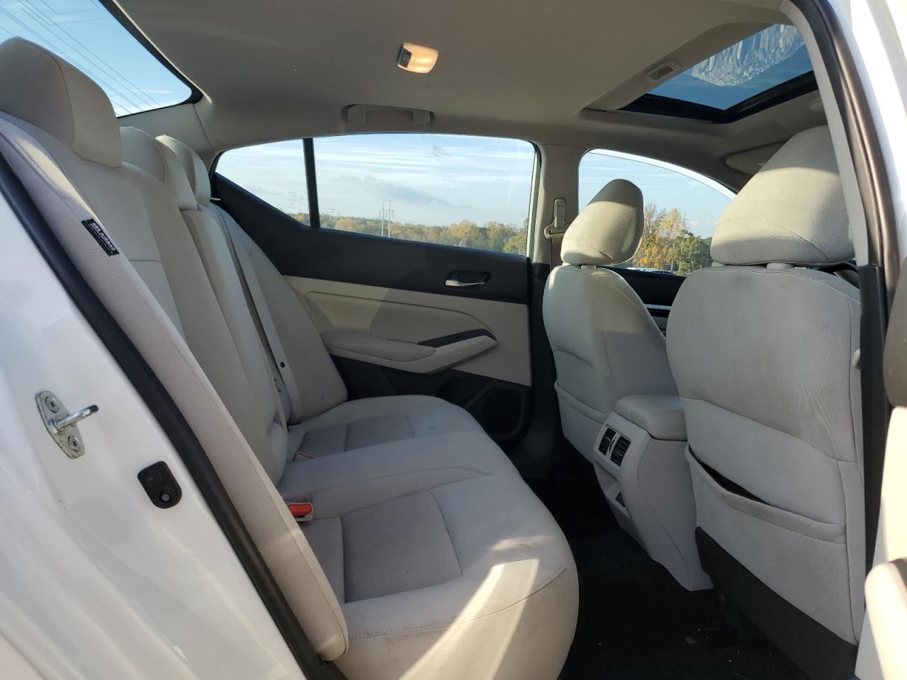 2019 Nissan Altima - Image 10