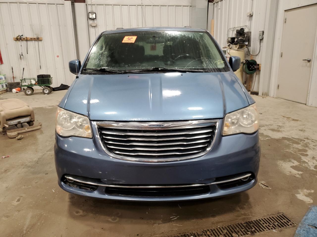 2011 Chrysler Town & Country - Image 5