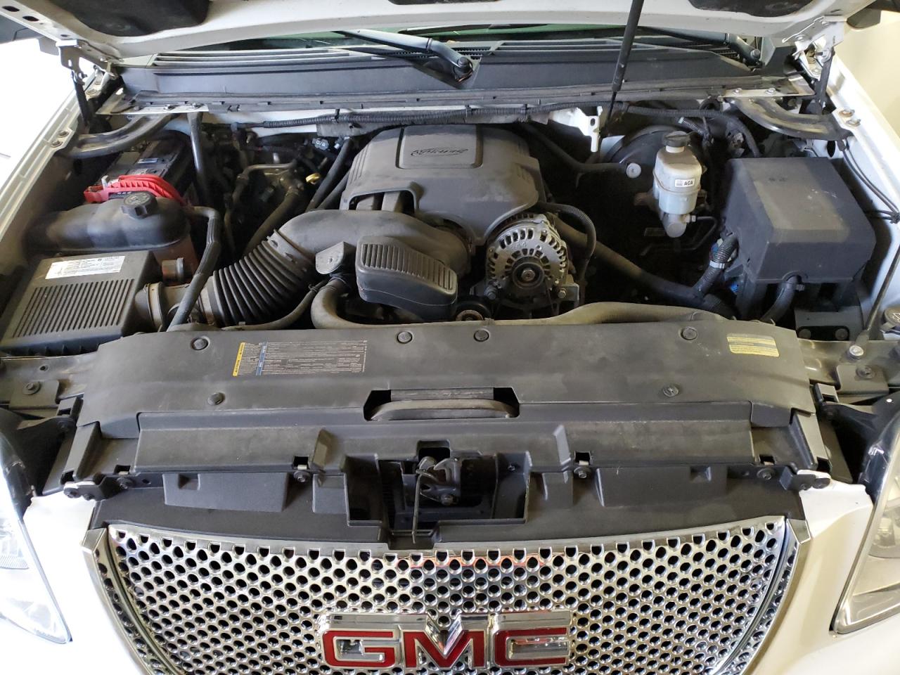 2008 GMC Yukon - Image 12