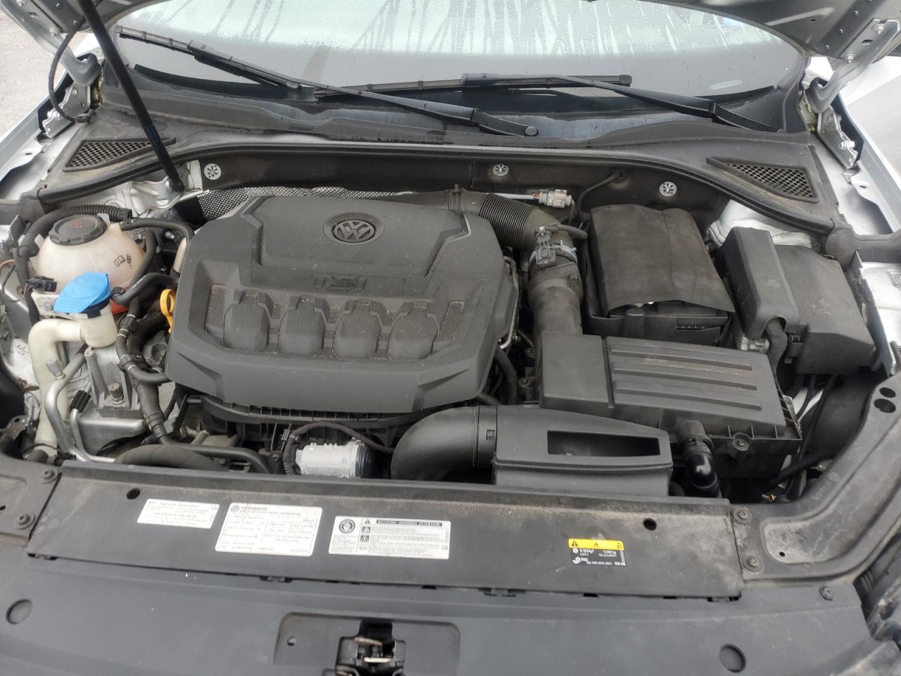 2018 Volkswagen Passat - Image 11