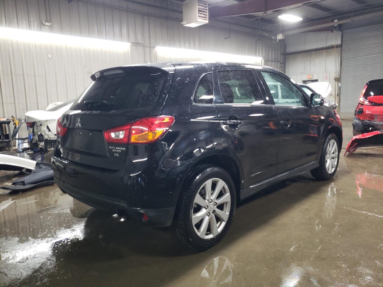 2015 Mitsubishi Outlander - Image 3