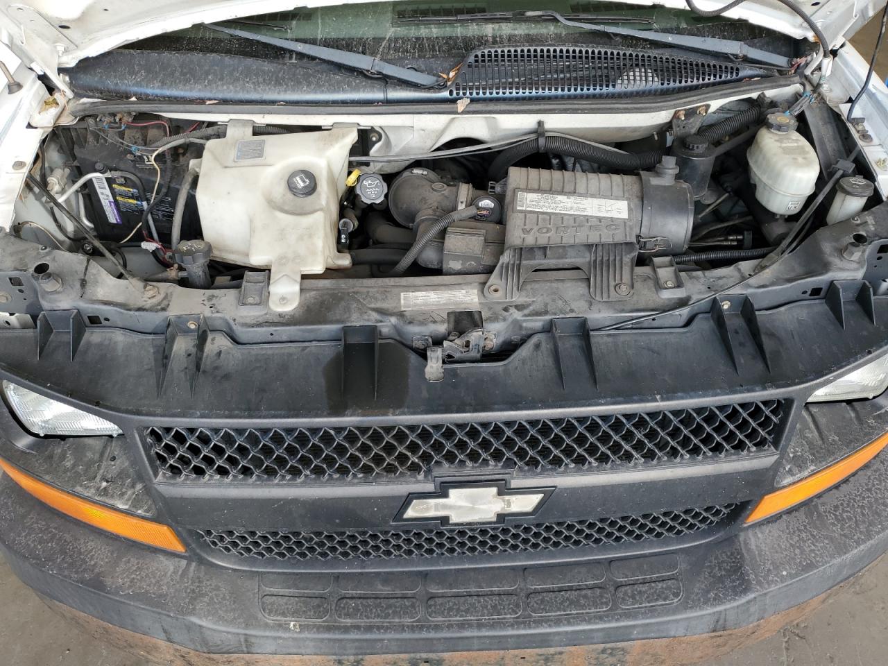 2005 Chevrolet Express - Image 12