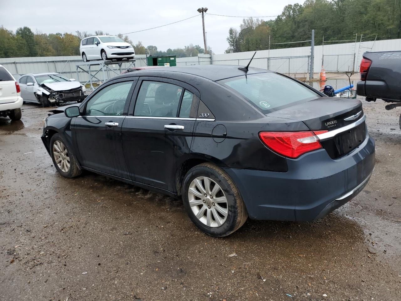 2013 Chrysler 200 - Image 2
