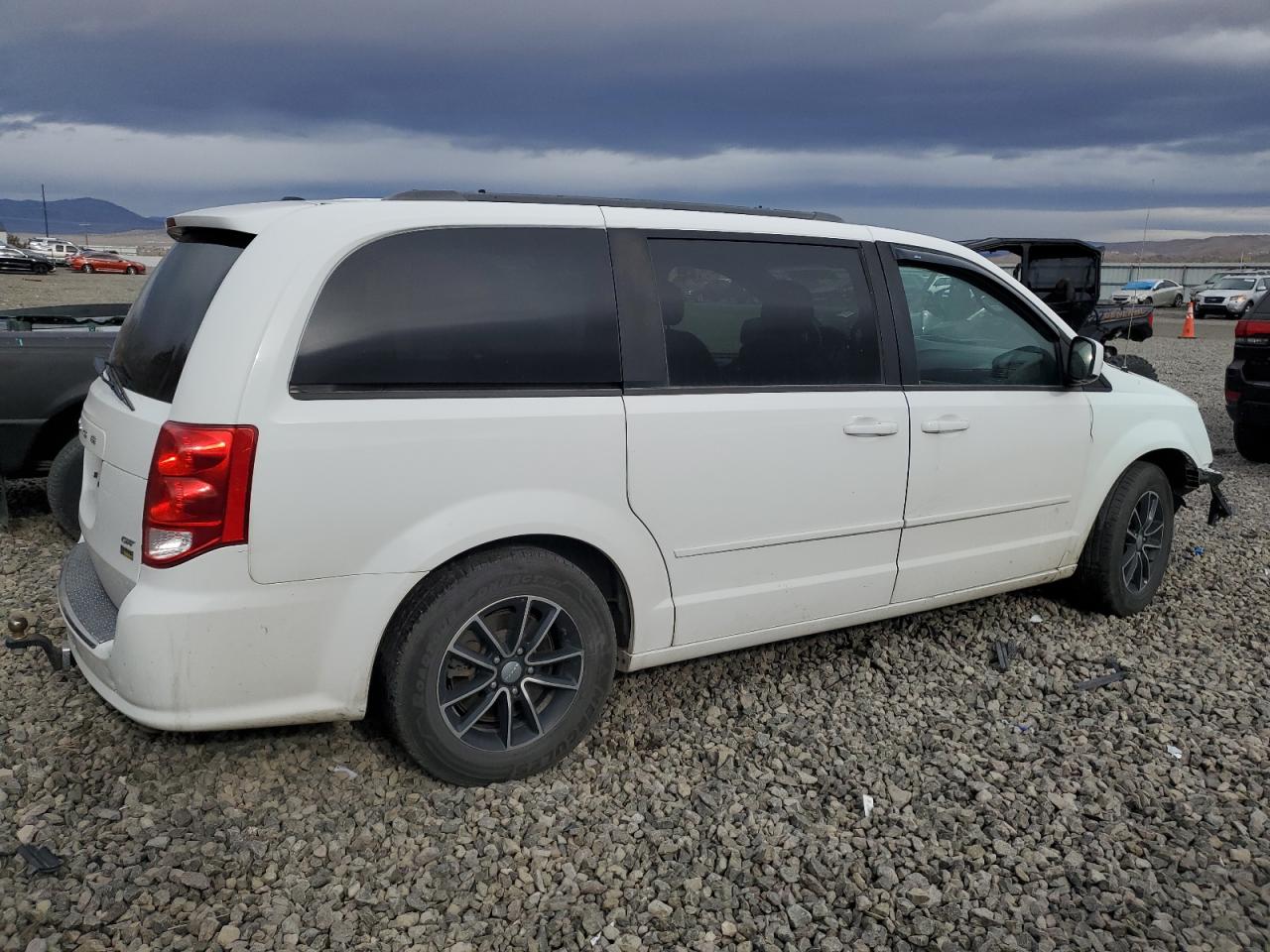 2017 Dodge Caravan - Image 3