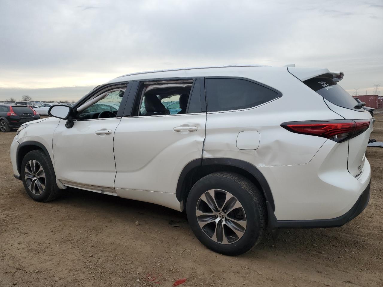 2020 Toyota Highlander - Image 2