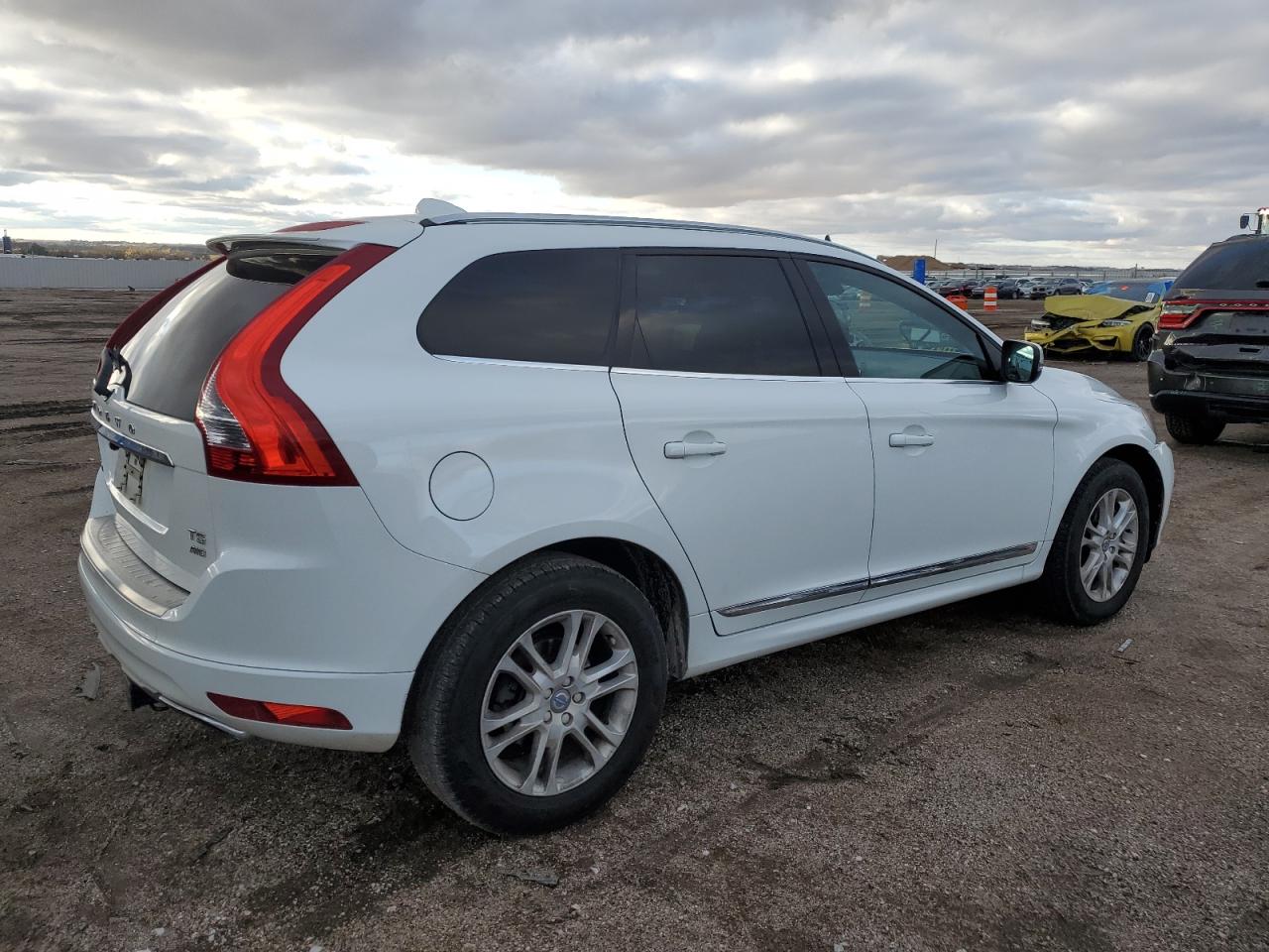 2016 Volvo XC60 - Image 3