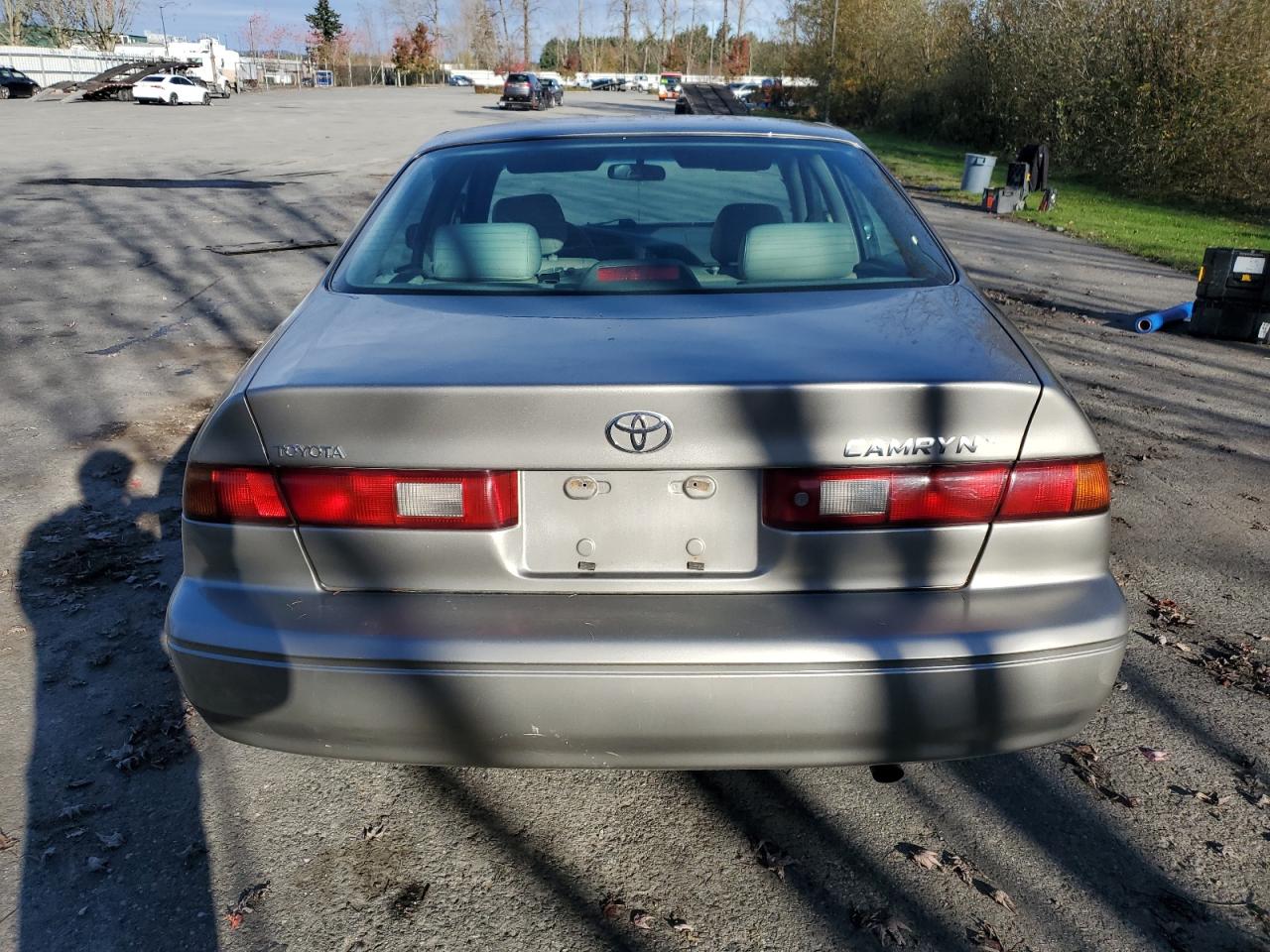 1997 Toyota Camry Le VIN: JT2BG22K9V0056727 Lot: 79704264