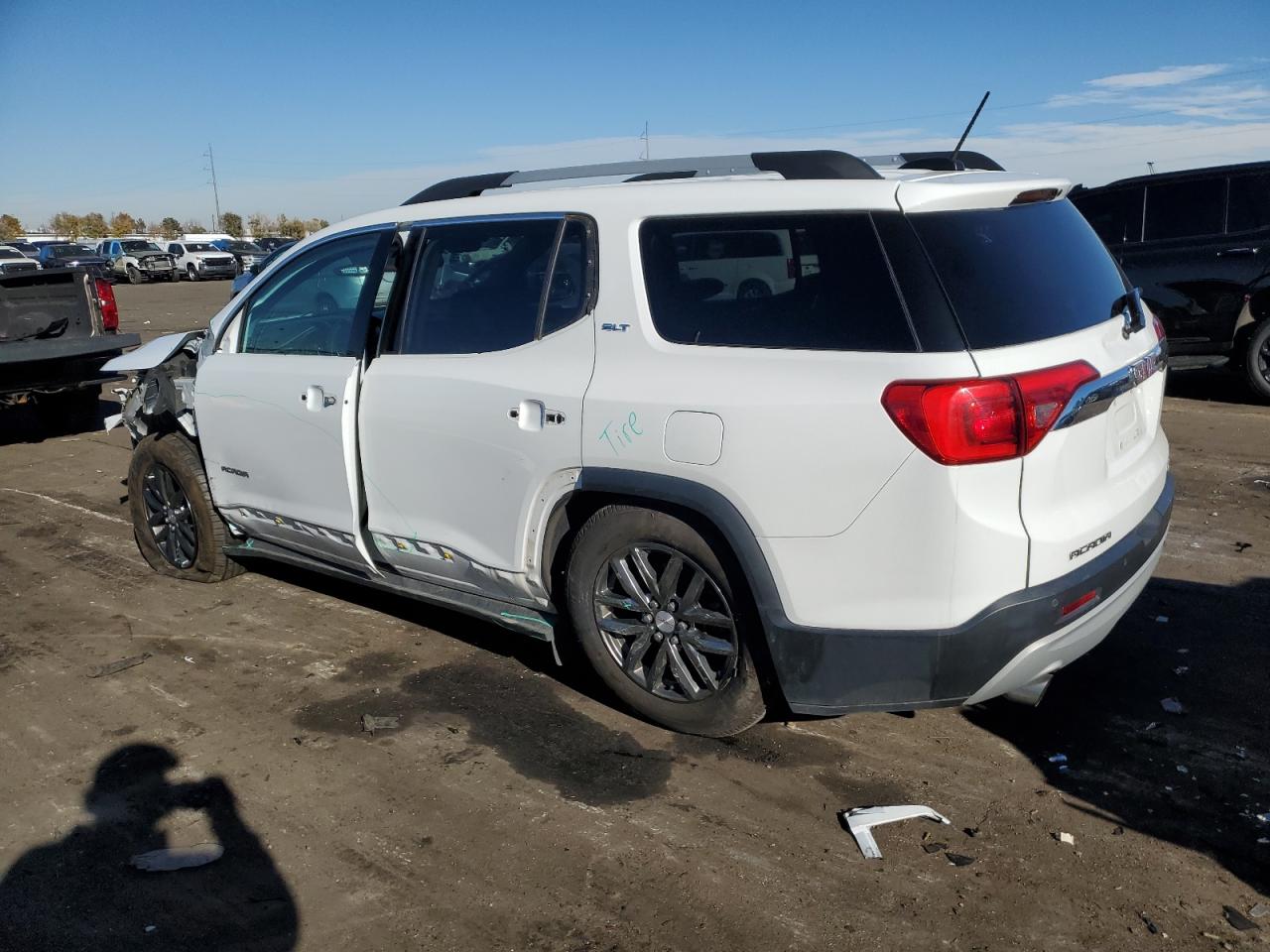 VIN 1GKKNULS7HZ222643 2017 GMC ACADIA no.2