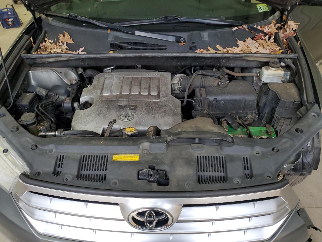 2012 Toyota Highlander - Image 12