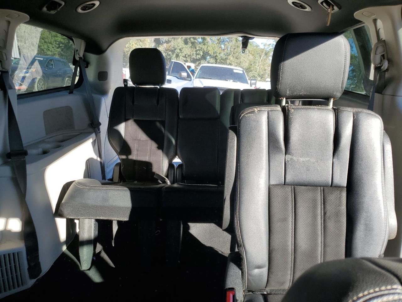 2020 Dodge Caravan - Image 10