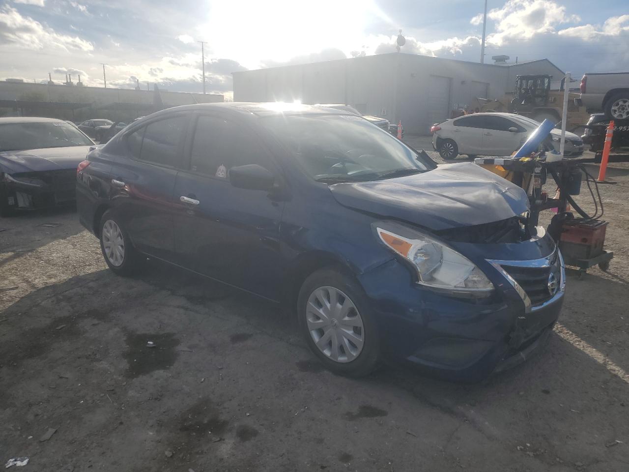 VIN 3N1CN7AP6KL879371 2019 NISSAN VERSA no.4