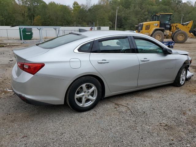 Sedans CHEVROLET MALIBU 2017 Srebrny