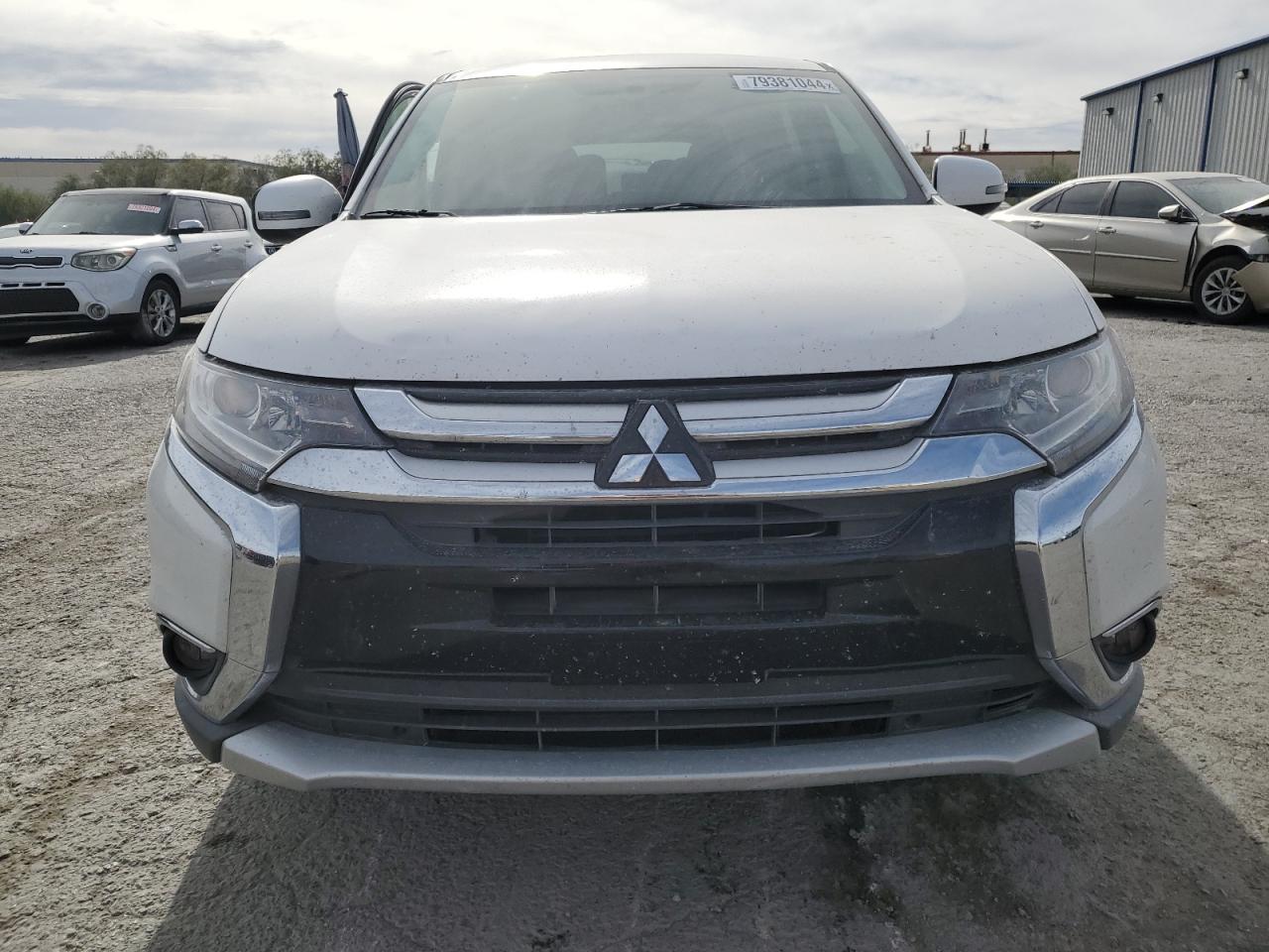 2018 Mitsubishi Outlander - Image 5
