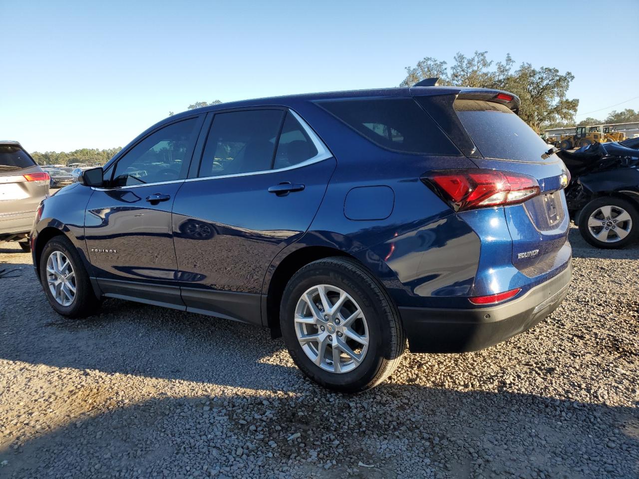 2022 Chevrolet Equinox - Image 2