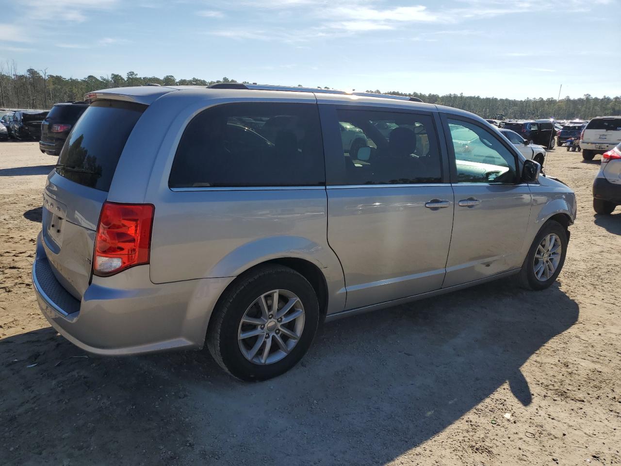 2020 Dodge Caravan - Image 3