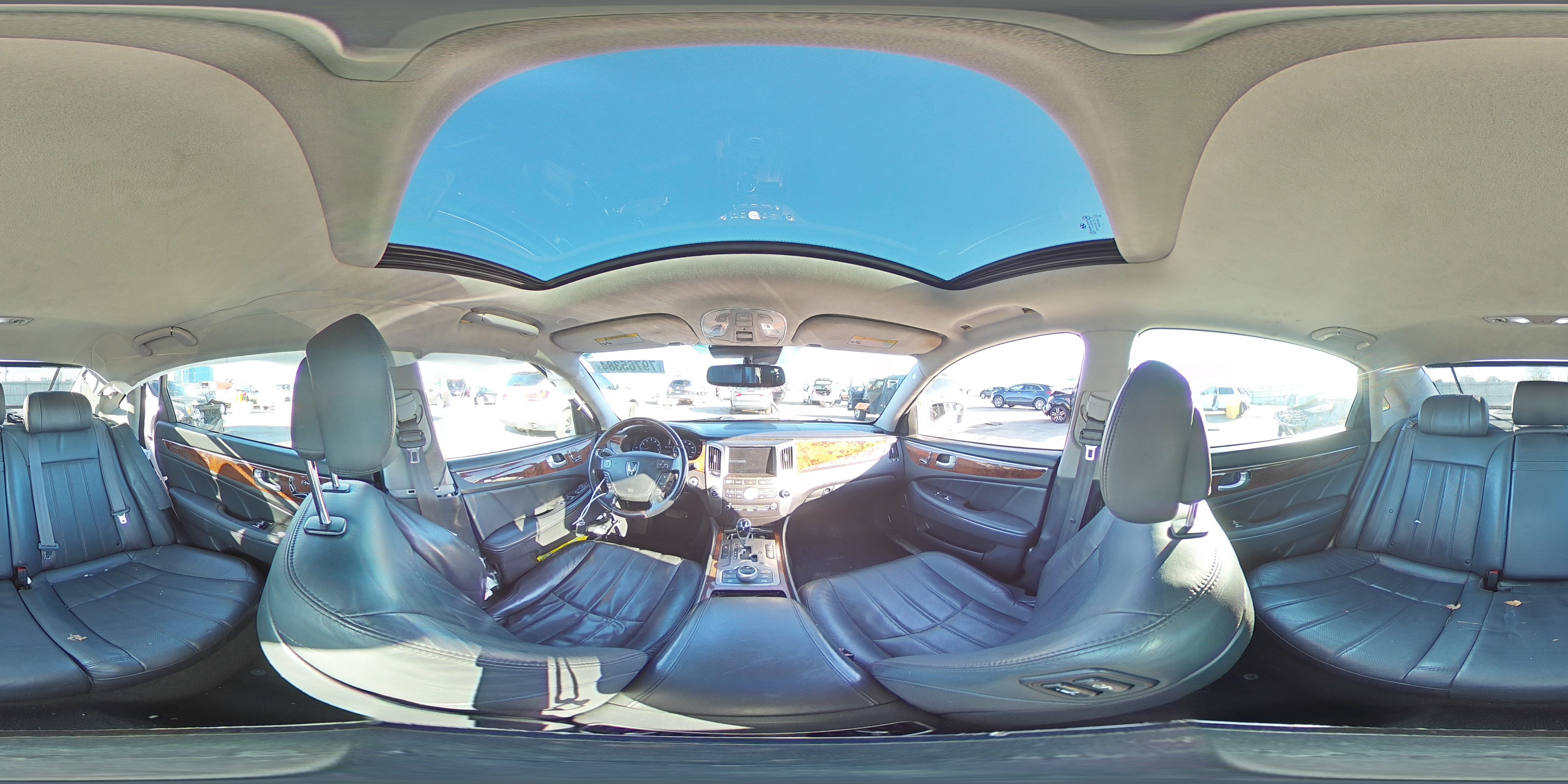 2013 Hyundai Equus - Image 12