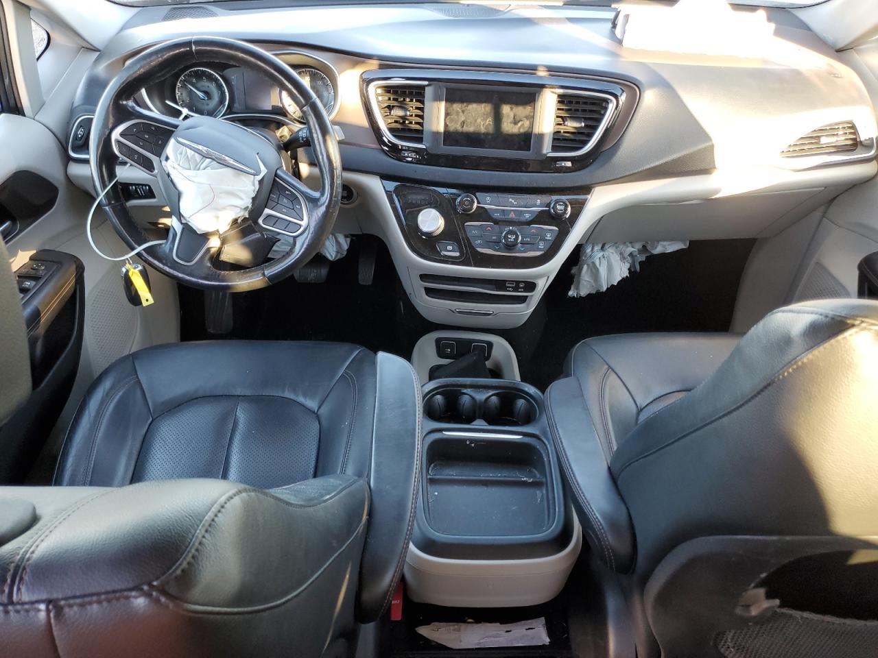 2019 Chrysler Pacifica - Image 8