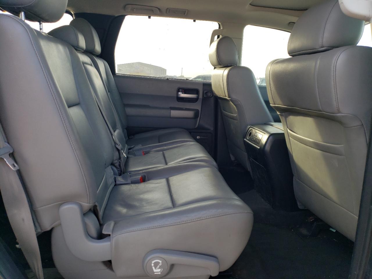 2013 Toyota Sequoia - Image 11