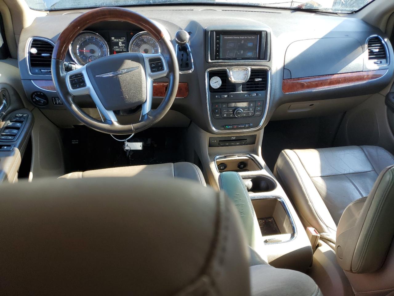 2014 Chrysler Town & Country - Image 8