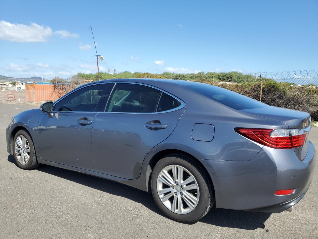 2013 Lexus ES - Image 2