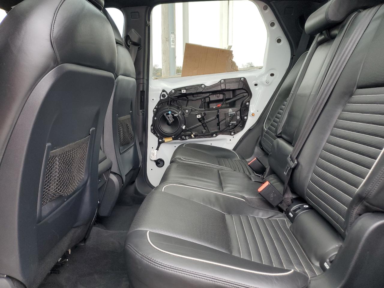 2017 Land Rover Discovery - Image 11