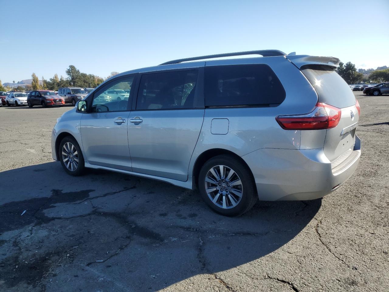 2020 Toyota Sienna - Image 2
