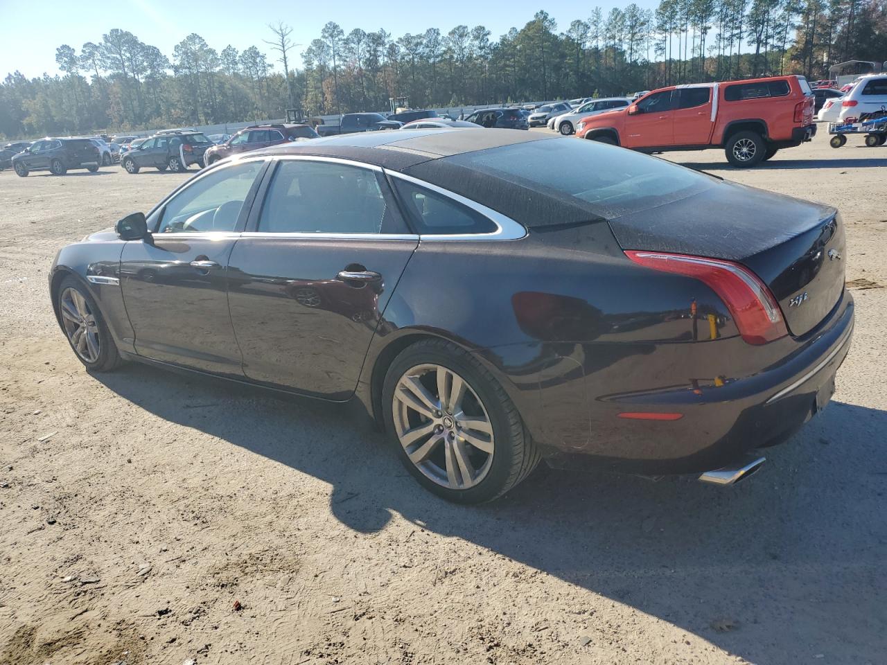 2011 Jaguar XJ - Image 2
