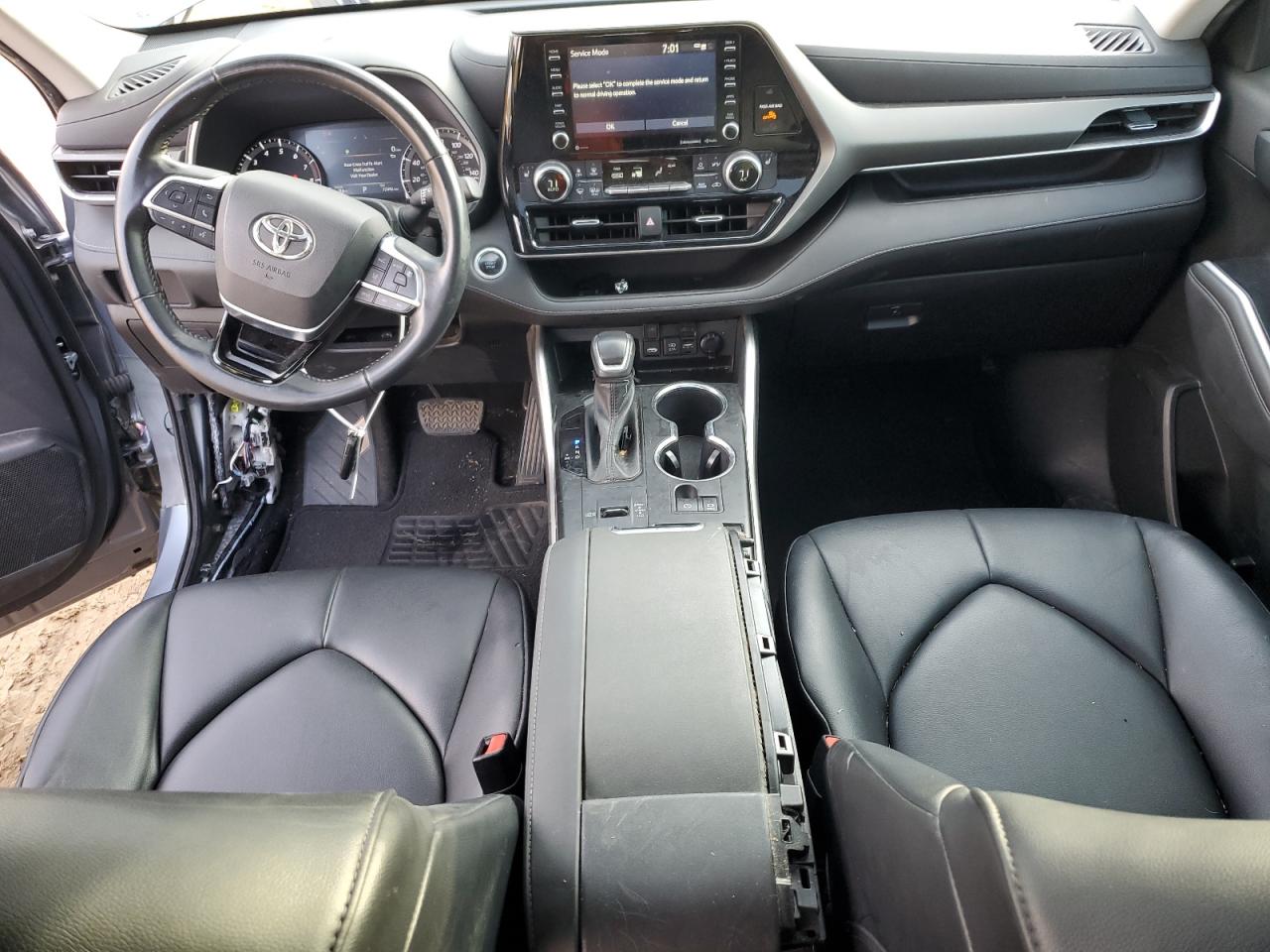 2021 Toyota Highlander - Image 8