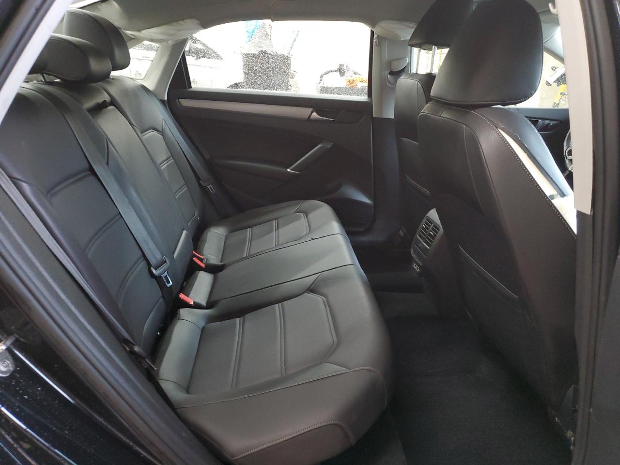 2020 Volkswagen Passat - Image 10