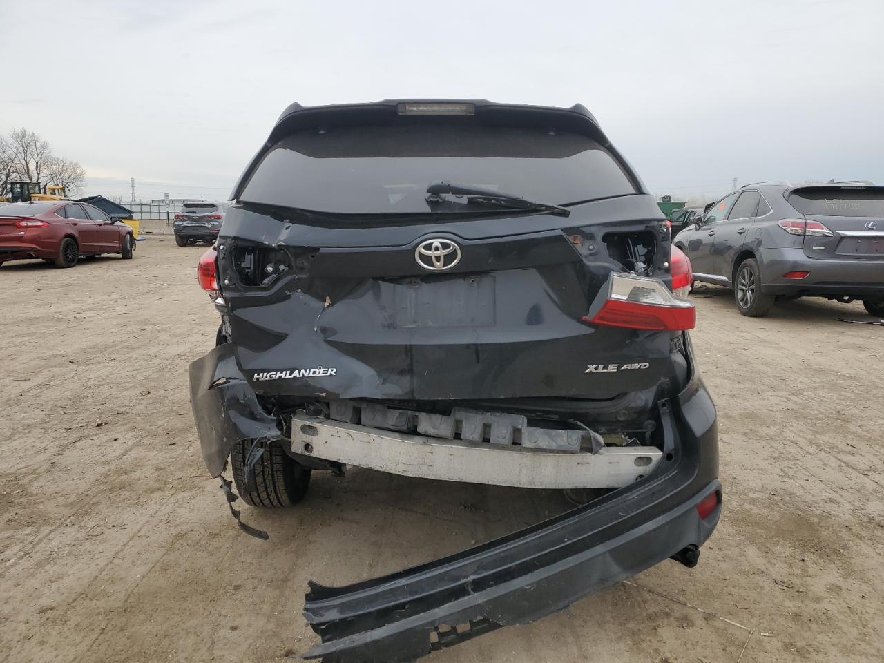 2017 Toyota Highlander - Image 6