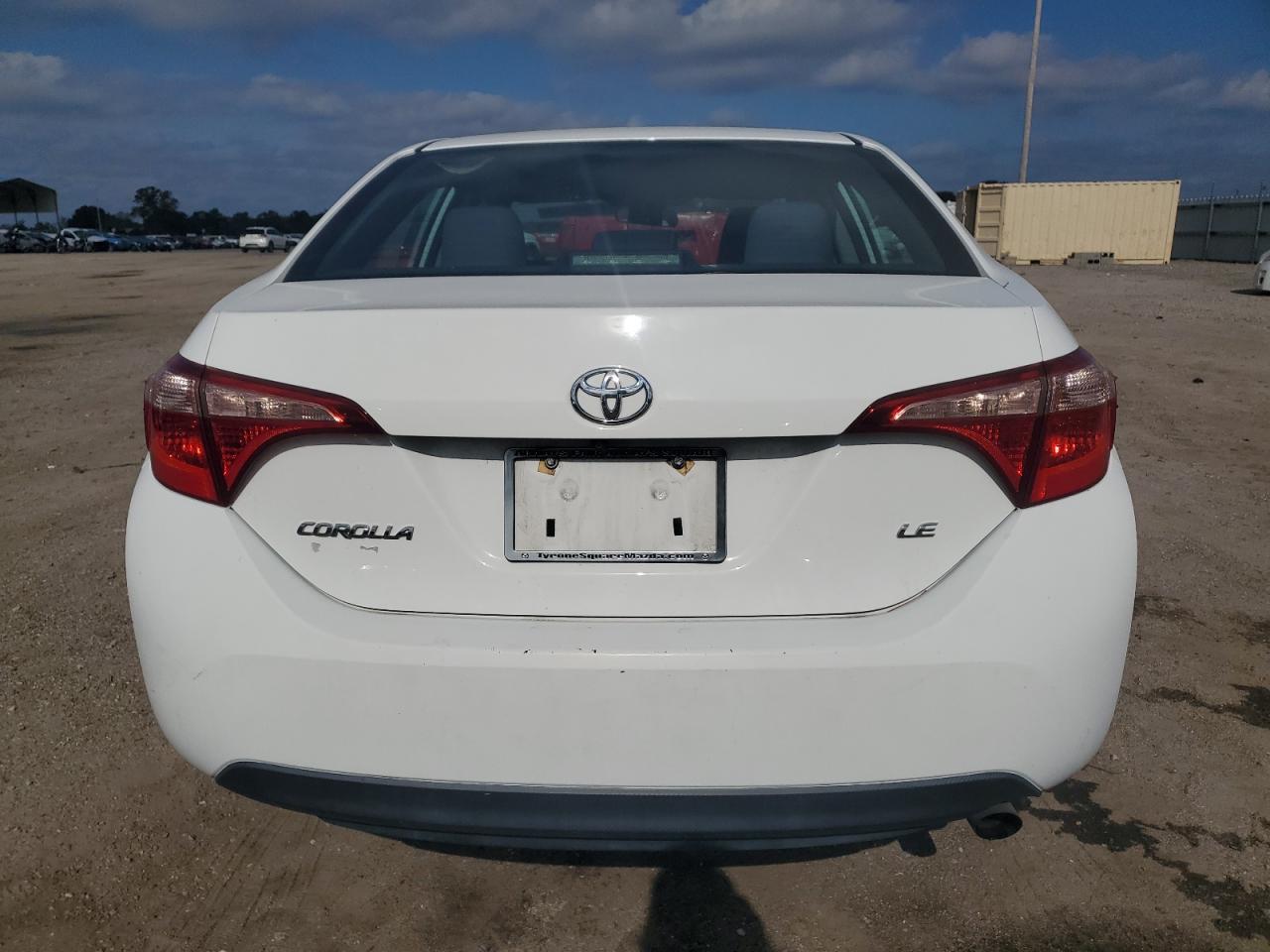 VIN 2T1BURHE4JC000575 2018 TOYOTA COROLLA no.6