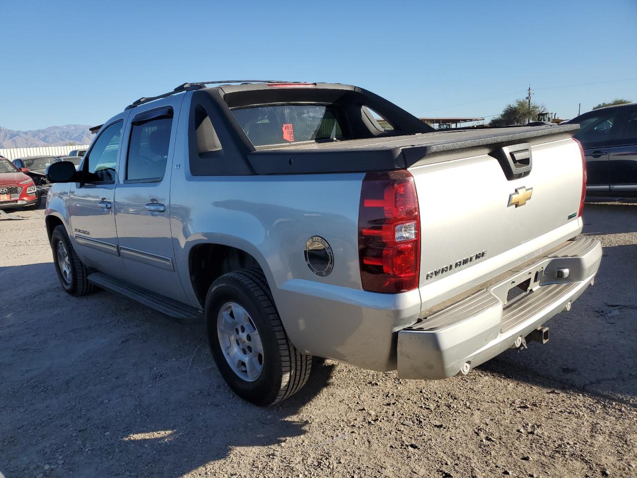 2011 Chevrolet Avalanche - Image 2