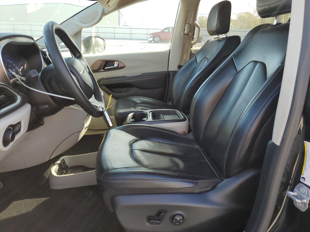 2020 Chrysler Voyager - Image 7